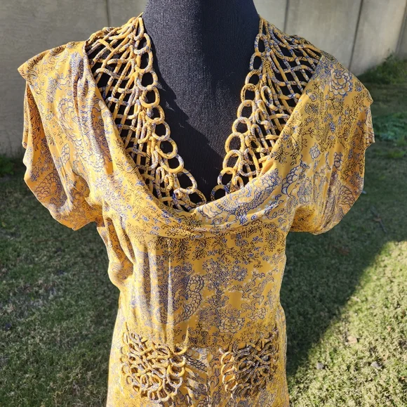 Vintage 1940s Novelty Print Dress with Lattice Features - Picture 2 of 13